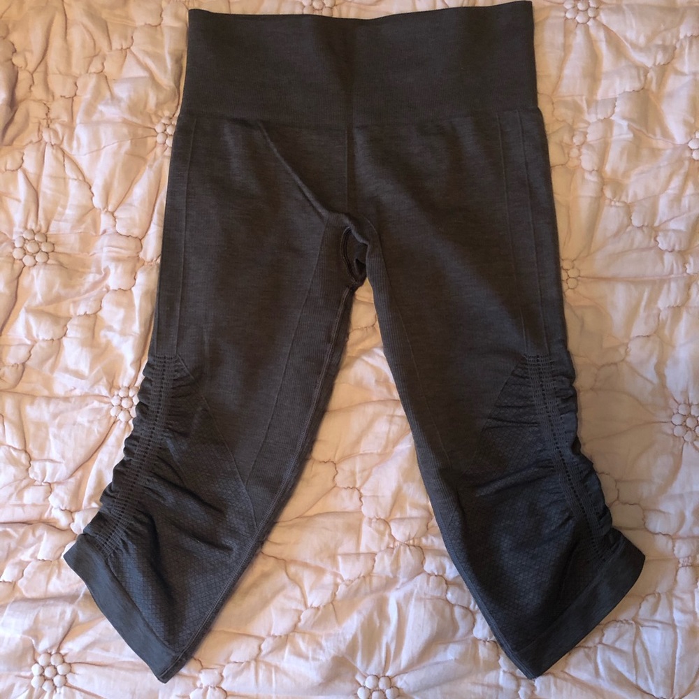 Lululemon seamless crops